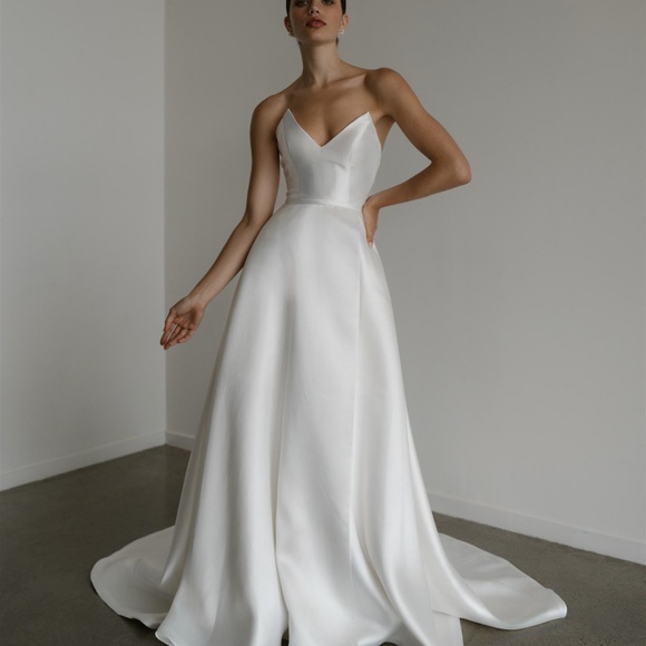 Hera Couture Scarlett V1 (still listed on designer website) - Picture 5 of 7